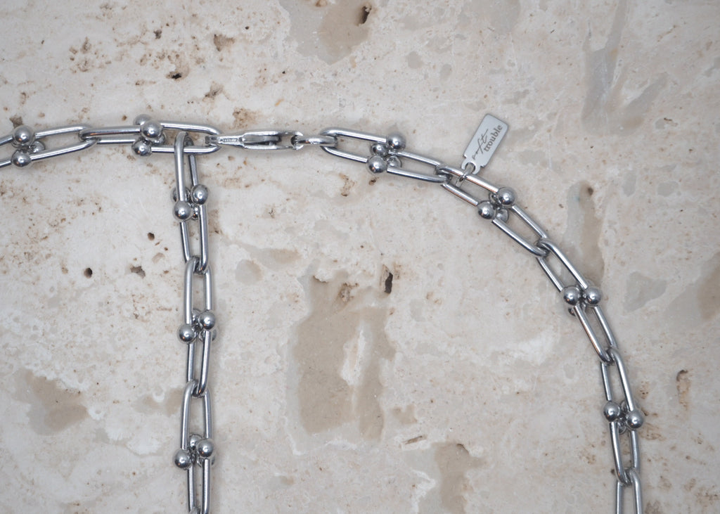 metal hug necklace silver 5