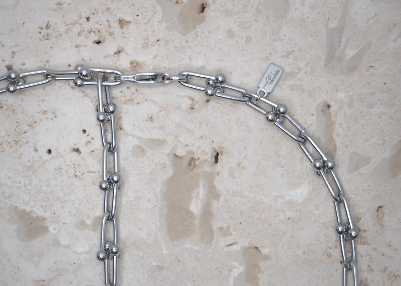 metal hug necklace silver 5