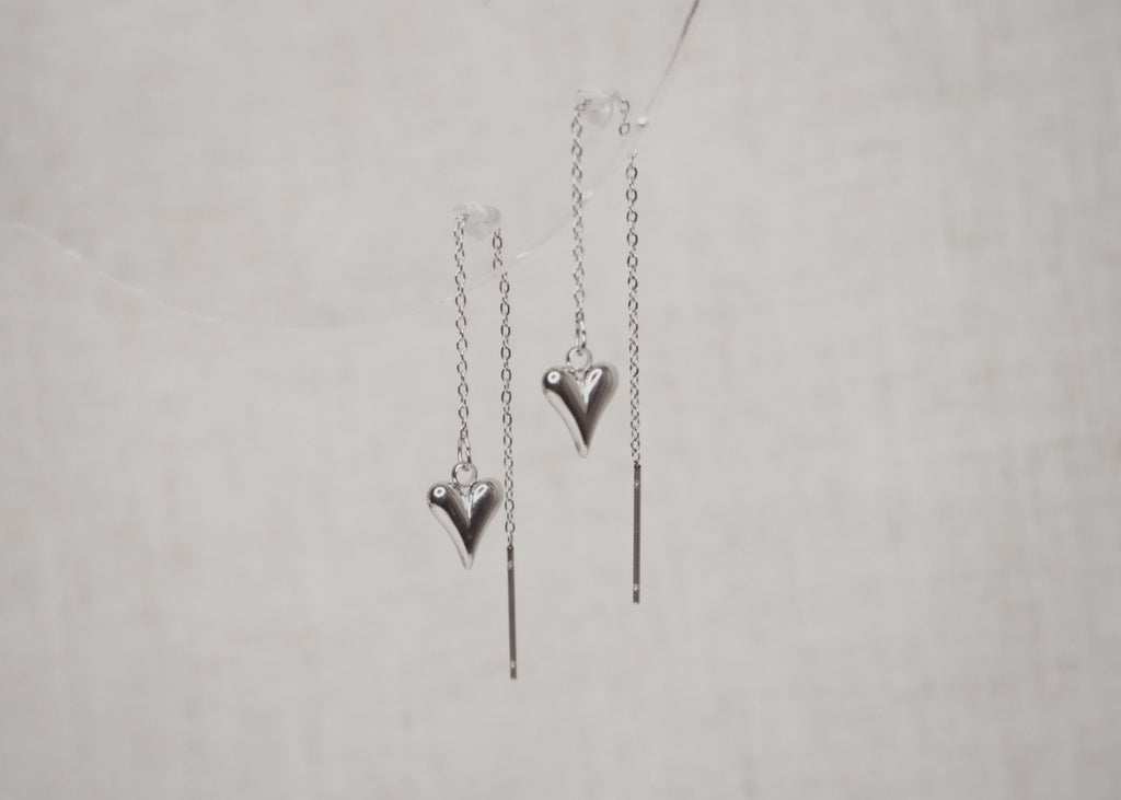 metallic mischief threads small heart silver 1