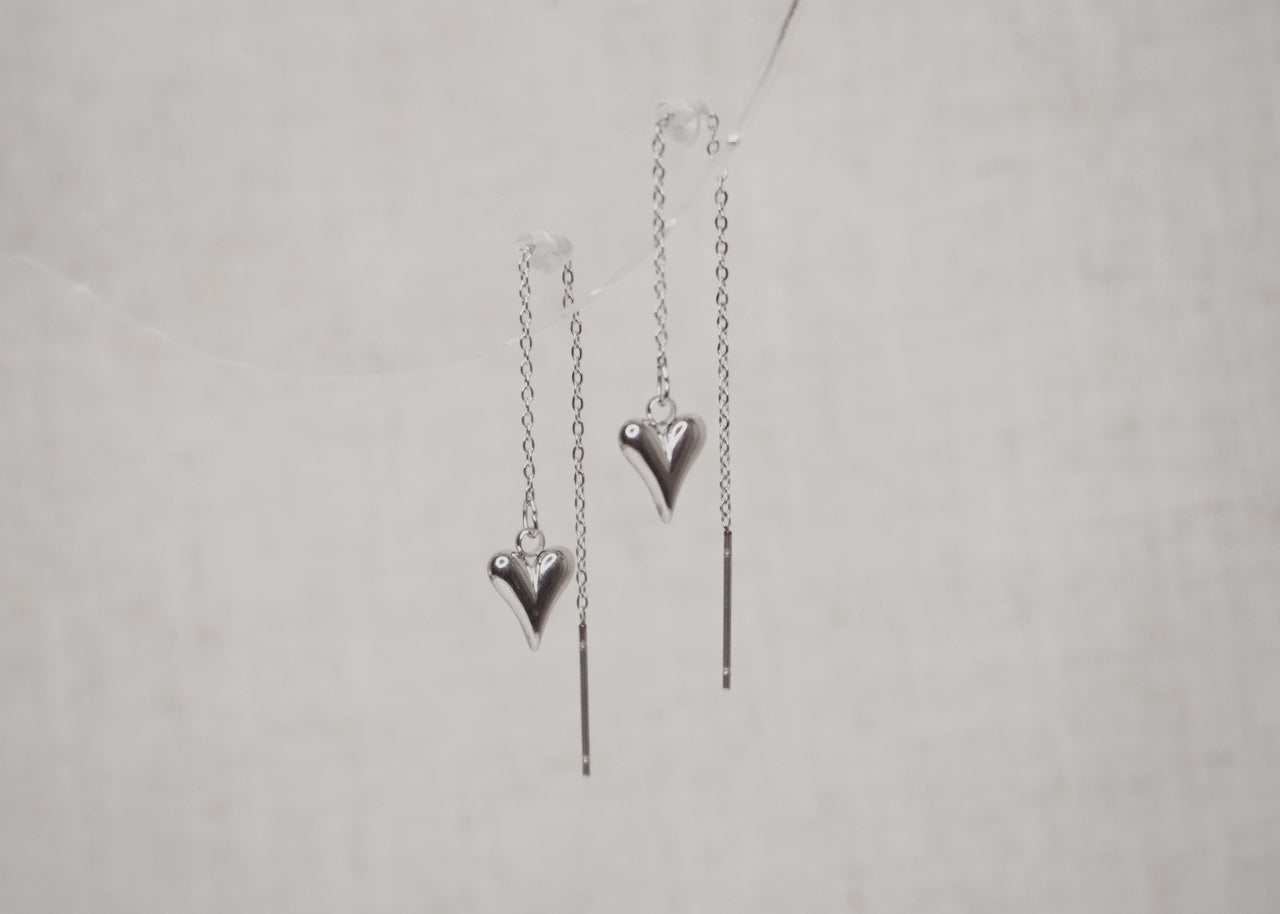 metallic mischief threads small heart silver 1
