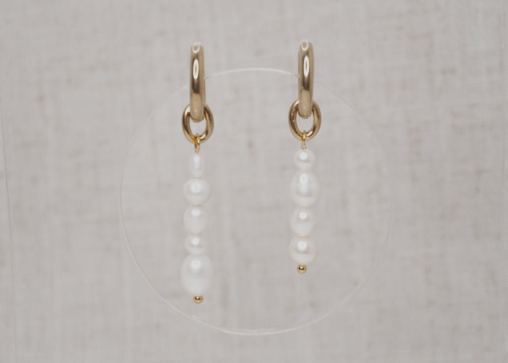 pearl string hoops gold | mismatched 1