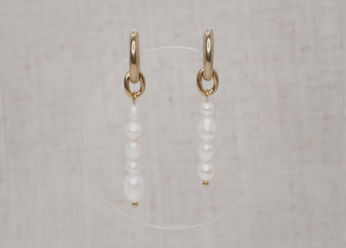 pearl string hoops gold | mismatched 1
