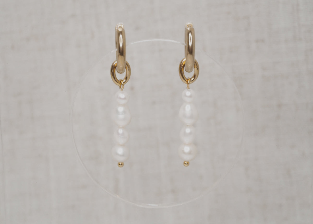 pearl string hoops gold | short 1 