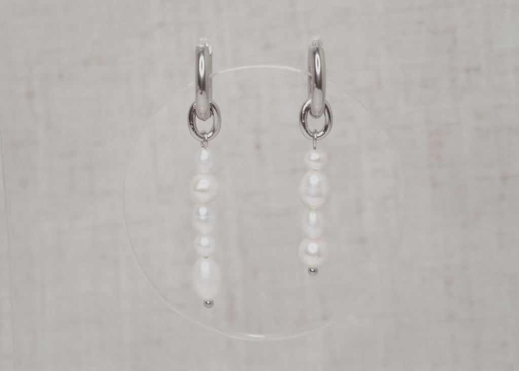 pearl string hoops silver | mismatched 1
