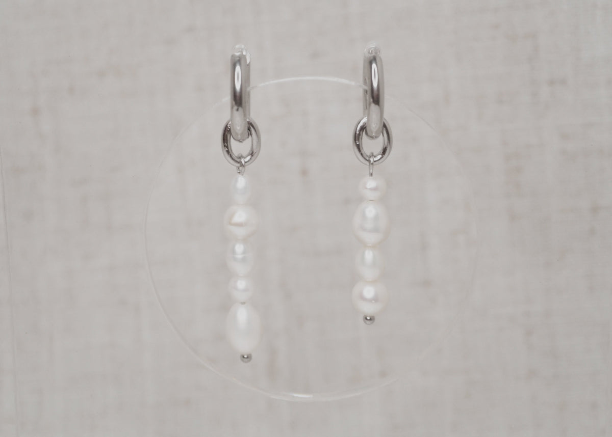 pearl string hoops silver | mismatched 1