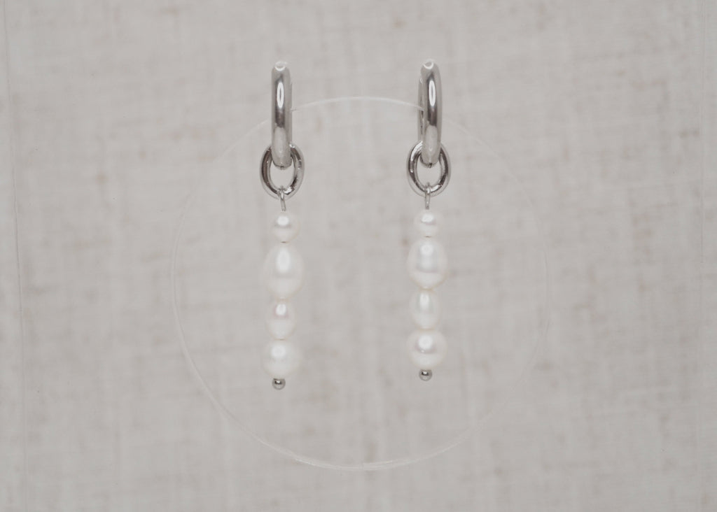 pearl string hoops silver | short 1