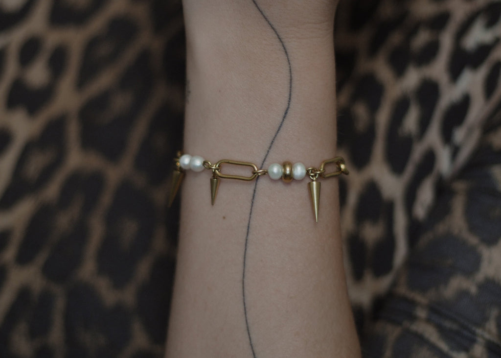 pierced pearl bracelet gold 2