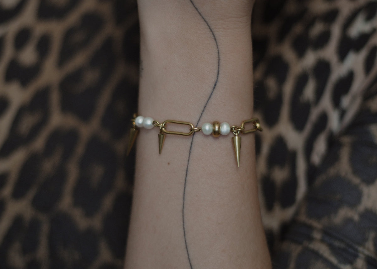 pierced pearl bracelet gold 2