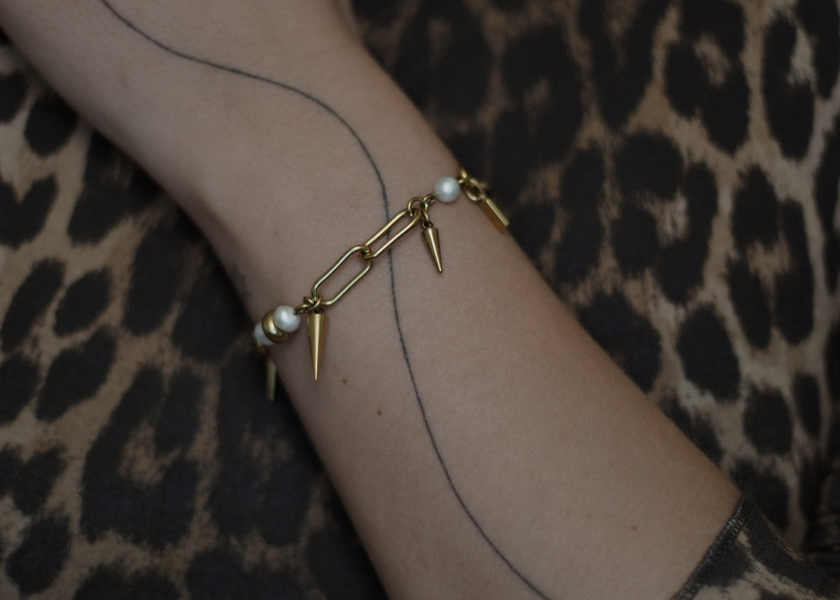 pierced pearl bracelet gold 4